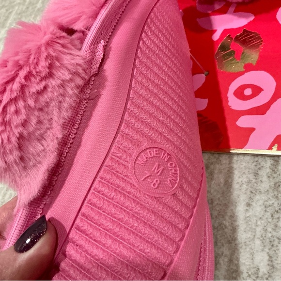 ✨💎NWT💎✨ HOUSE SHOE AND NAIL POLISH SET !  GREAT GIFT!  Size M - Picture 6 of 6